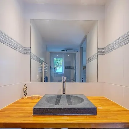Enari House *